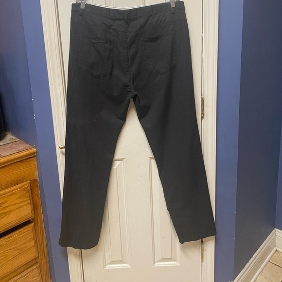 Calvin Klein Men's Move 365 Stretch Wrinkle Resistant Tech Pant in Slim Fit - Picture 3 of 9